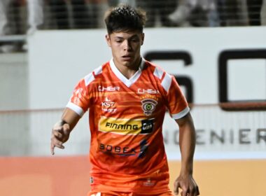 Tomás Roco con la camiseta de Cobreloa.