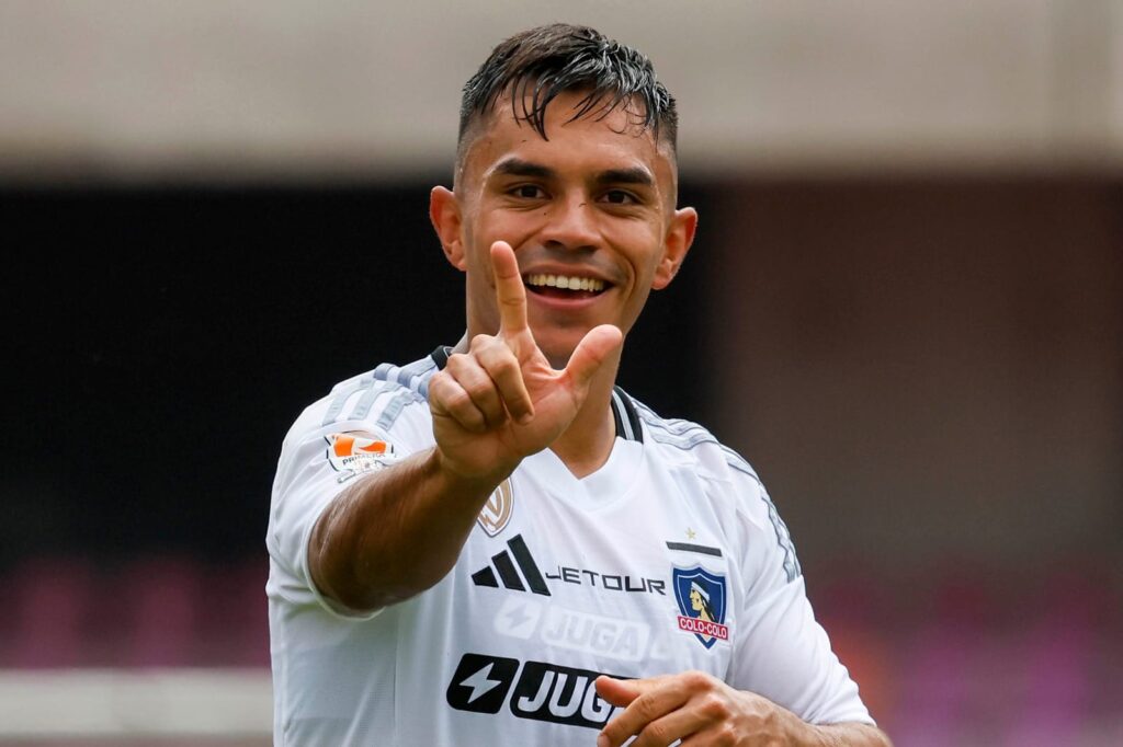 Vicente Pizarro celebrando su gol contra Deportes la Serena.