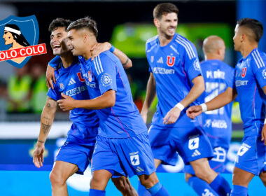 Jugadores de Universidad de Chile celebrando un gol.