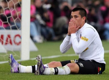 Carlos Muñoz con la camiseta de Colo-Colo.