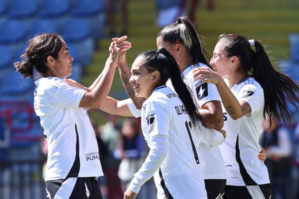 Colo-Colo Femenino frente a Huachipato en la Liga Femenina.