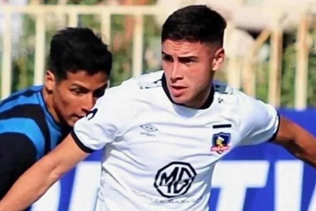 David Tati con la camiseta de Colo-Colo.