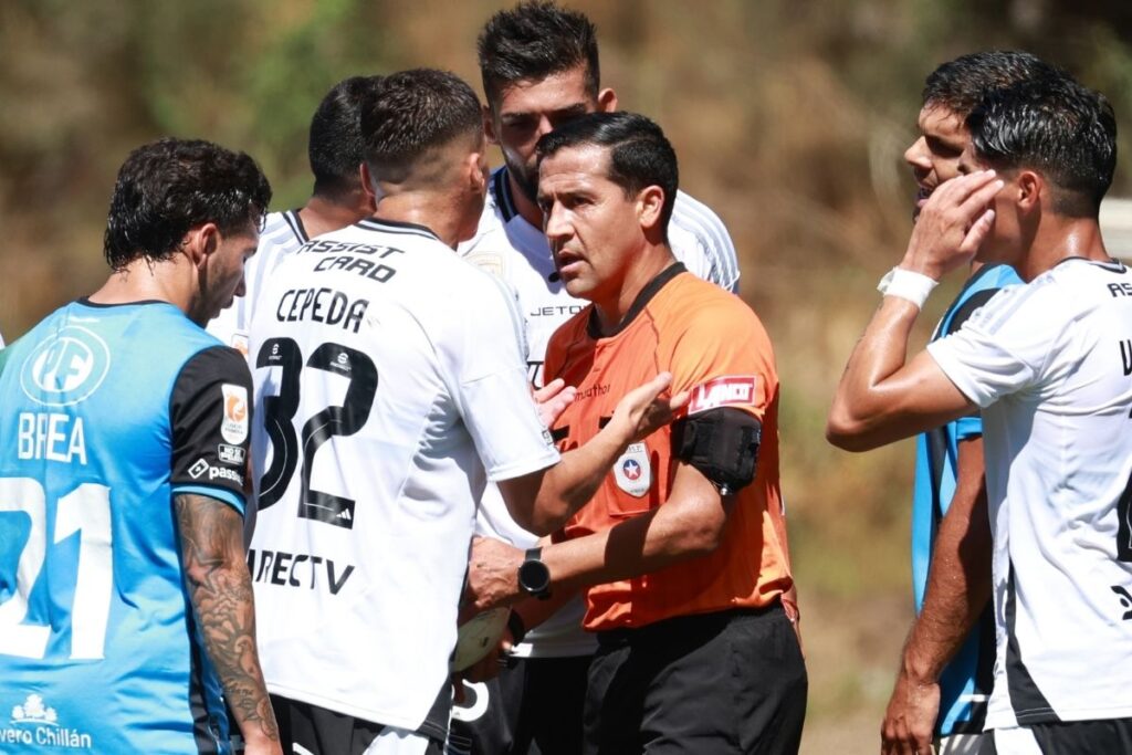 Colo-Colo frente a Huachipato.