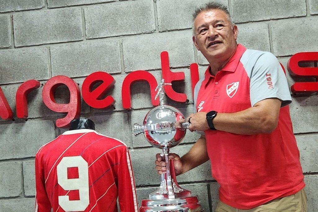 Claudio Borghi es presentado en Argentinos Juniors.