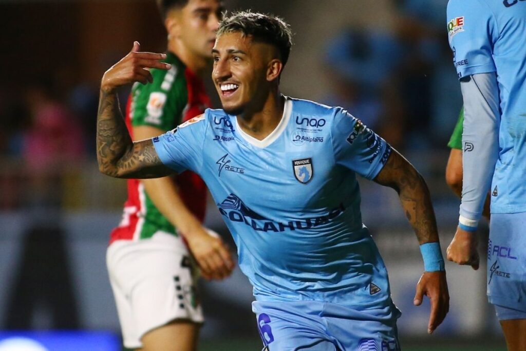 Brayan Soto celebra su gol en Deportes Iquique. Tabla de Posiciones