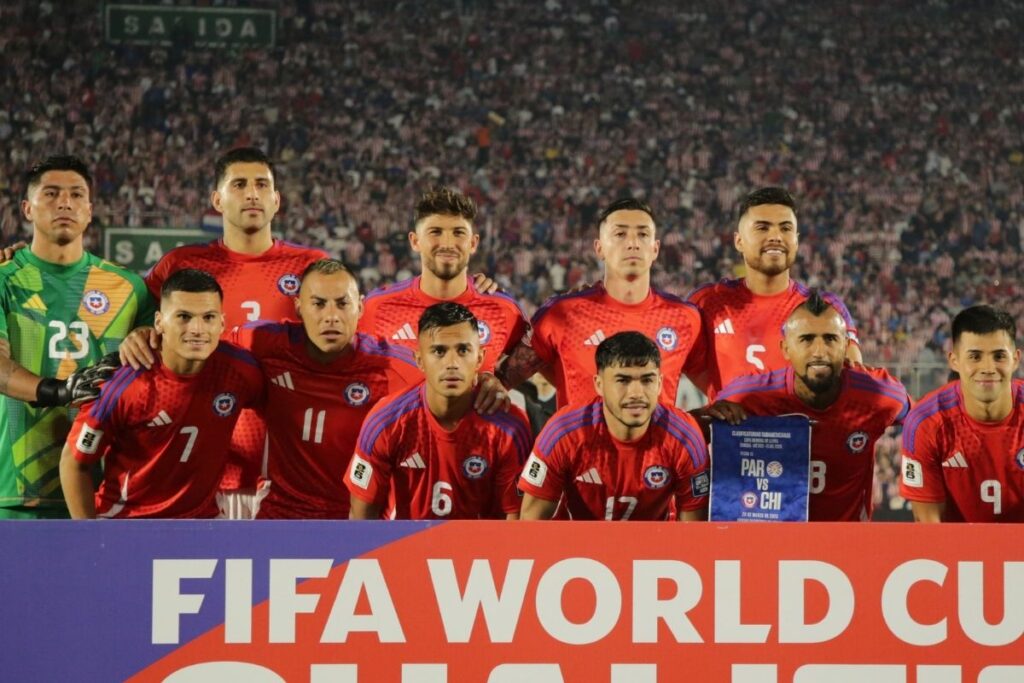 Formación de La Roja para enfrentar a Paraguay.