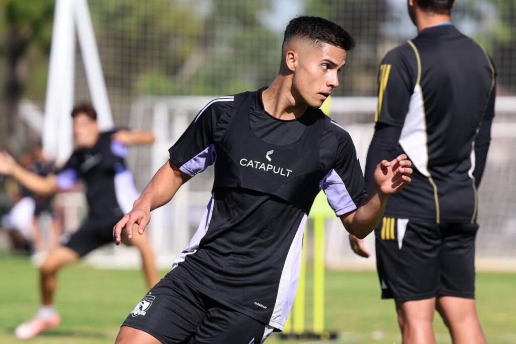 Esteban Barraza en un entrenamiento de Colo-Colo Proyección.