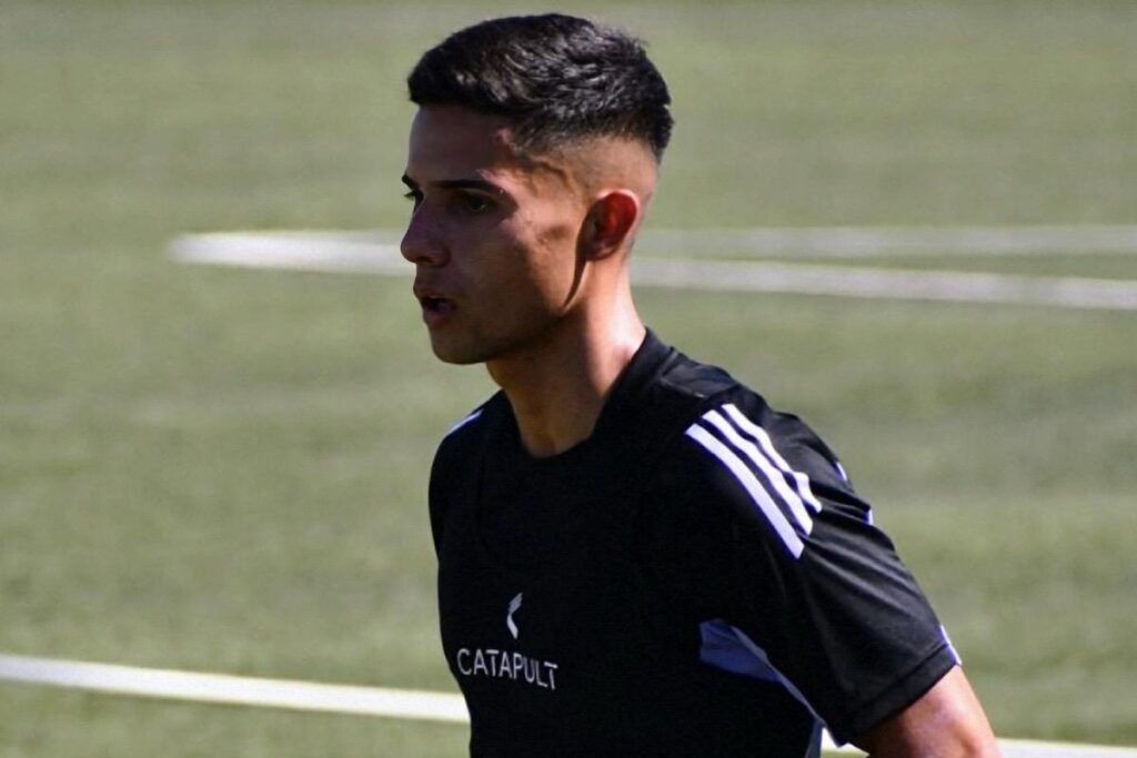 Esteban Barraza entrenando con la camiseta de Colo-Colo.