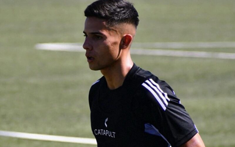 Esteban Barraza entrenando con la camiseta de Colo-Colo.