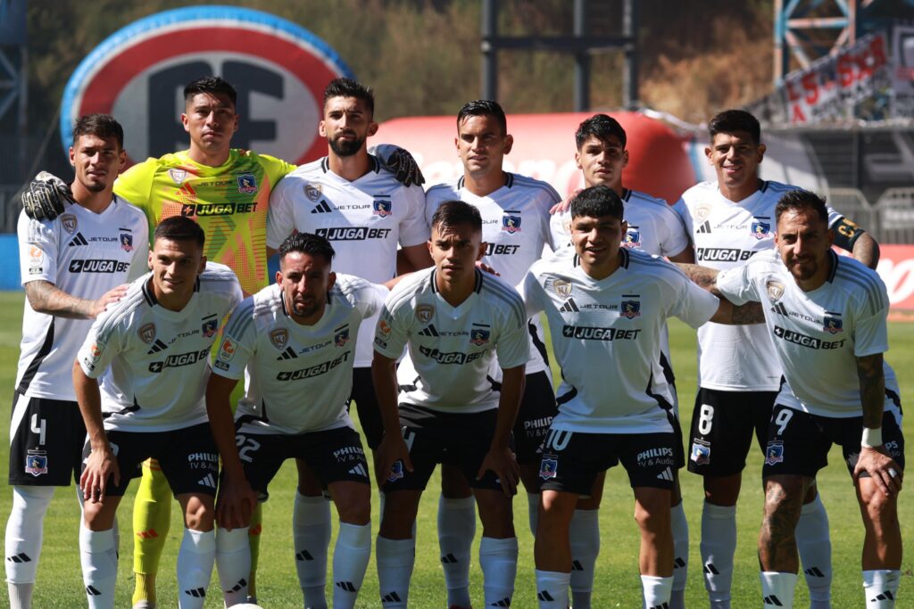 Formación de Colo-Colo frente a Huachipato.