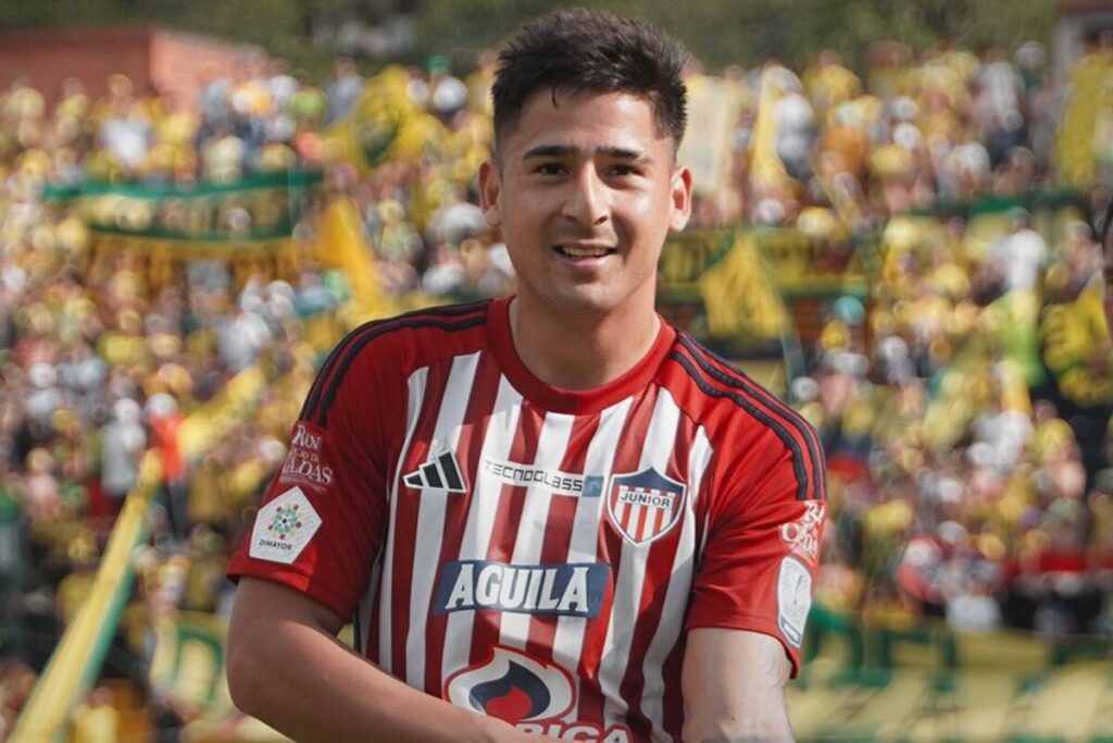 Guillermo Paiva celebrando su primer gol con Junior de Barranquilla.