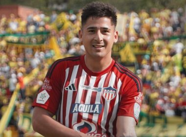 Guillermo Paiva celebrando su primer gol con Junior de Barranquilla.