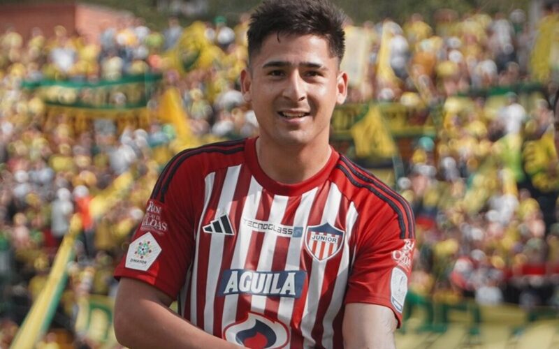 Guillermo Paiva celebrando su primer gol con Junior de Barranquilla.