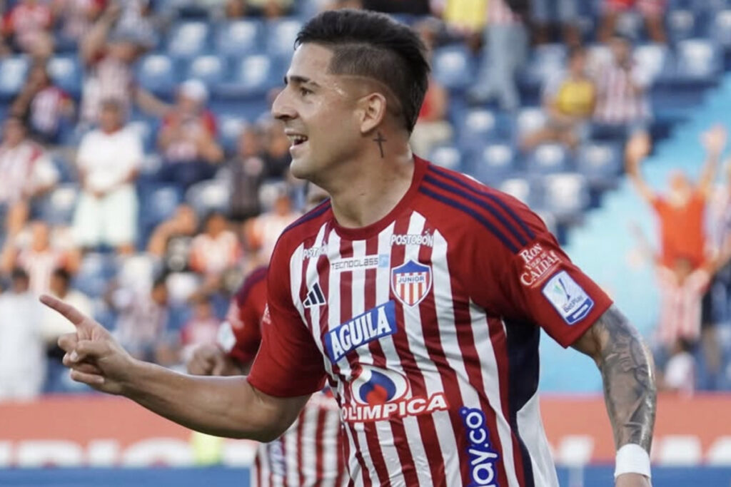 Guillermo Paiva celebrando un gol en Junior de Barranquilla.