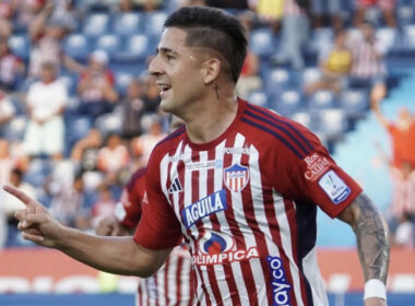 Guillermo Paiva celebrando un gol en Junior de Barranquilla.