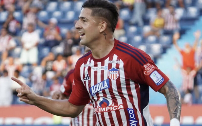 Guillermo Paiva celebrando un gol en Junior de Barranquilla.