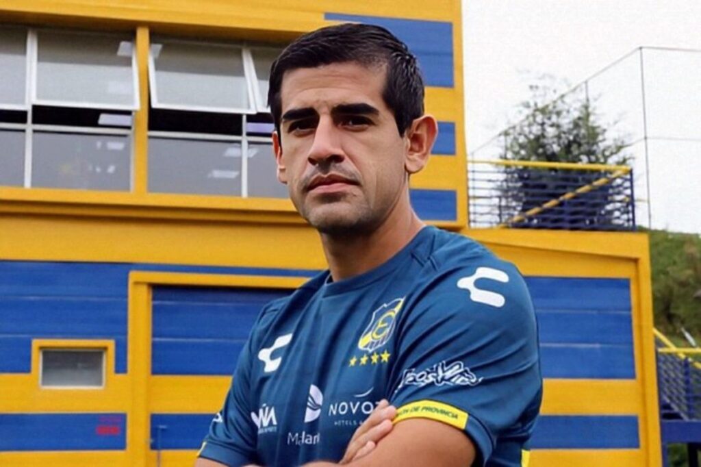 Julio Barroso con la camiseta de Everton de Viña del Mar.