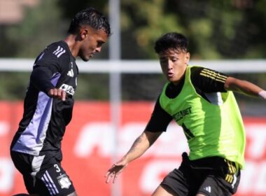 Entrenamiento suplentes vs juveniles de Colo-Colo.