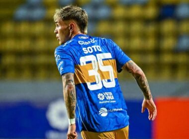 Lucas Soto con la camiseta de Everton de Viña del Mar.