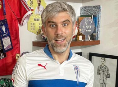 Manuel de Tezanos con camiseta de Universidad Católica.