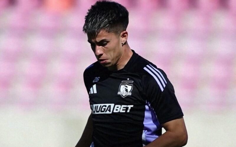 Matías Moya con la camiseta de Colo-Colo en un entrenamiento.