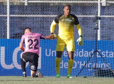 Omar Carabalí con la camiseta de O'Higgins.