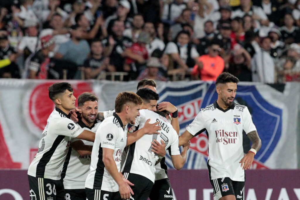 Futbol, Colo Colo vs Alianza Lima. Copa Libertadores 2022. El jugador de Colo Colo Esteban Pavez celebra su gol contra Alianza Lima durante el partido por el grupo F de la Copa Libertadores realizado en el estadio Monumental, Santiago, Chile. 13/04/2022 Dragomir Yankovic/Photosport Football, Colo Colo vs Alianza Lima. 2022 Copa Libertadores Championship. Colo ColoÕs player Esteban Pavez celebrates his goal against Alianza Lima during the match of group F of the Copa Libertadores championship held at the Monumental stadium in Santiago, Chile. 04/13/2022 Dragomir Yankovic/Photosport