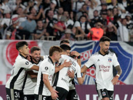 Futbol, Colo Colo vs Alianza Lima. Copa Libertadores 2022. El jugador de Colo Colo Esteban Pavez celebra su gol contra Alianza Lima durante el partido por el grupo F de la Copa Libertadores realizado en el estadio Monumental, Santiago, Chile. 13/04/2022 Dragomir Yankovic/Photosport Football, Colo Colo vs Alianza Lima. 2022 Copa Libertadores Championship. Colo ColoÕs player Esteban Pavez celebrates his goal against Alianza Lima during the match of group F of the Copa Libertadores championship held at the Monumental stadium in Santiago, Chile. 04/13/2022 Dragomir Yankovic/Photosport