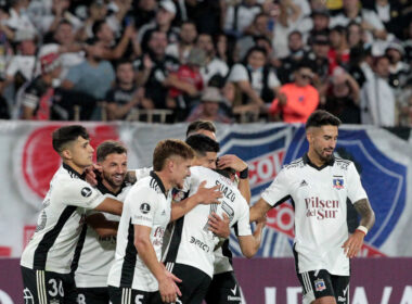 Futbol, Colo Colo vs Alianza Lima. Copa Libertadores 2022. El jugador de Colo Colo Esteban Pavez celebra su gol contra Alianza Lima durante el partido por el grupo F de la Copa Libertadores realizado en el estadio Monumental, Santiago, Chile. 13/04/2022 Dragomir Yankovic/Photosport Football, Colo Colo vs Alianza Lima. 2022 Copa Libertadores Championship. Colo ColoÕs player Esteban Pavez celebrates his goal against Alianza Lima during the match of group F of the Copa Libertadores championship held at the Monumental stadium in Santiago, Chile. 04/13/2022 Dragomir Yankovic/Photosport