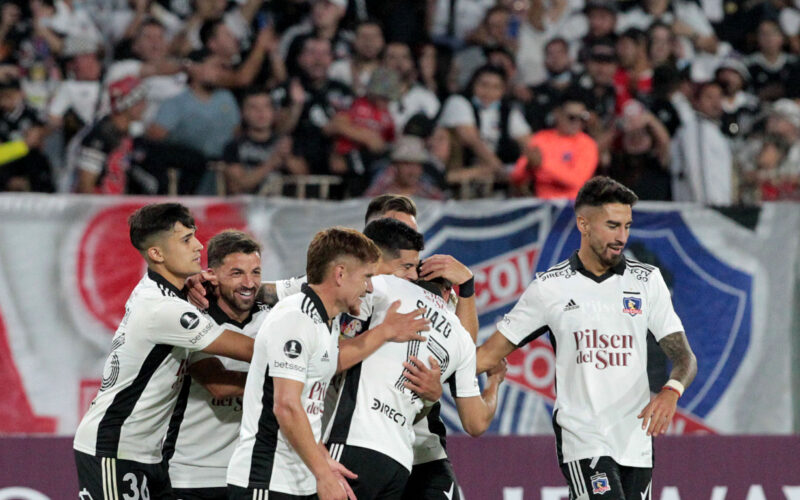 Futbol, Colo Colo vs Alianza Lima. Copa Libertadores 2022. El jugador de Colo Colo Esteban Pavez celebra su gol contra Alianza Lima durante el partido por el grupo F de la Copa Libertadores realizado en el estadio Monumental, Santiago, Chile. 13/04/2022 Dragomir Yankovic/Photosport Football, Colo Colo vs Alianza Lima. 2022 Copa Libertadores Championship. Colo ColoÕs player Esteban Pavez celebrates his goal against Alianza Lima during the match of group F of the Copa Libertadores championship held at the Monumental stadium in Santiago, Chile. 04/13/2022 Dragomir Yankovic/Photosport