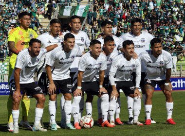 Jugadores de Colo-Colo formados para la foto oficial en el partido frente a Santiago Wanderers.