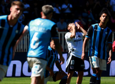 Claudio Aquino lamentándose en el duelo entre Colo-Colo y Huachipato.