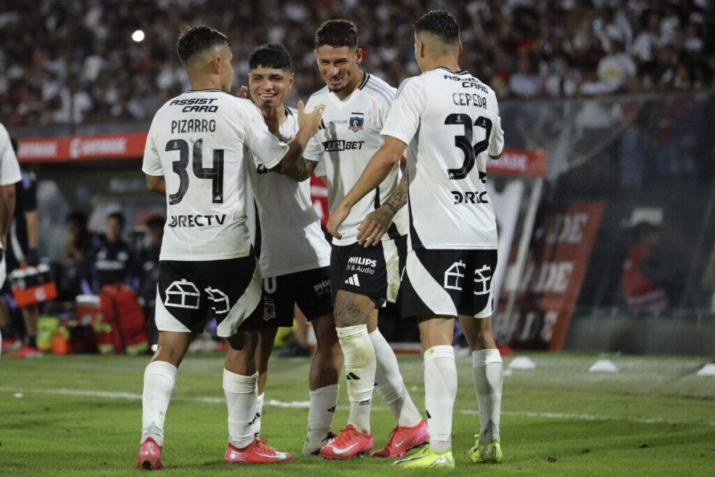 Futbol, Colo Colo vs Everton. Fecha 4, Liga de Primera 2025. El jugador de Colo Colo Lucas Cepeda, derecha, celebra su gol contra Everton durante el partido de primera division disputado en el estadio Monumental en Santiago, Chile. 09/03/2025 Felipe Zanca/Photosport Football, Colo Colo vs Everton. 4st turn, 2025 First division league. Colo ColoÕs player Lucas Cepeda, right, celebrates his goal against Everton during the first division match held at the Monumental stadium in Santiago, Chile. 09/03/2025 Felipe Zanca/Photosport