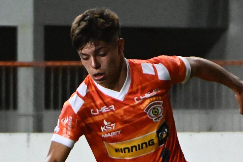 Tomás Roco con la camiseta de Cobreloa.