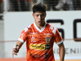 Tomás Roco con la camiseta de Cobreloa.