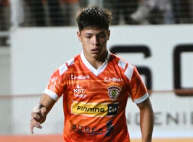 Tomás Roco con la camiseta de Cobreloa.