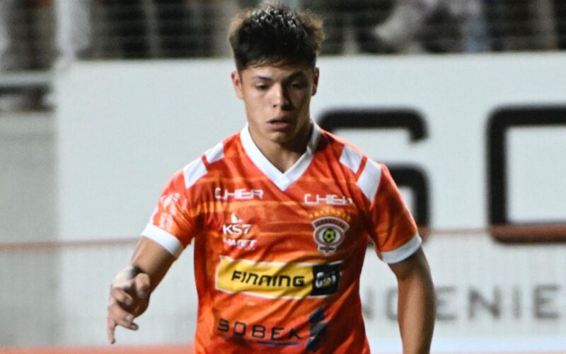 Tomás Roco con la camiseta de Cobreloa.