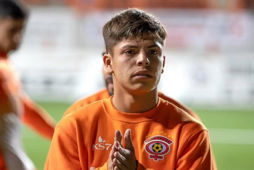 Tomás Roco con indumentaria de Cobreloa.