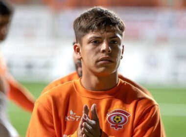 Tomás Roco con indumentaria de Cobreloa.