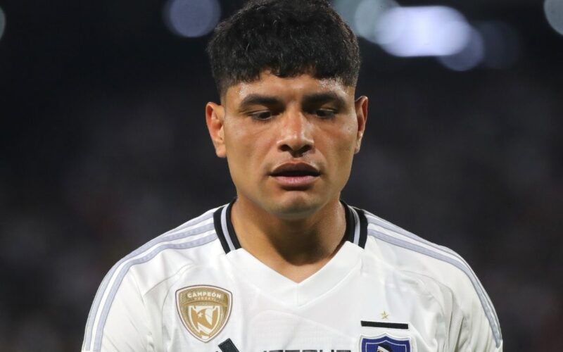 Claudio Aquino con Colo-Colo en la Liga de Primera